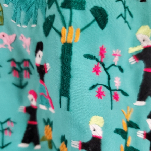 Hill tribe hand-embroidered apron - Picture 3 of 5